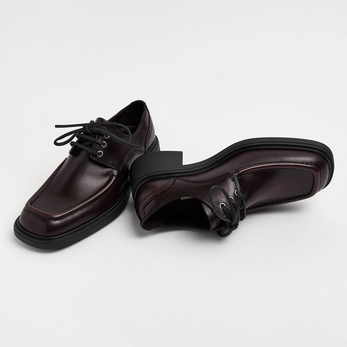 Karolien Brogues Burgundy MIISTA 