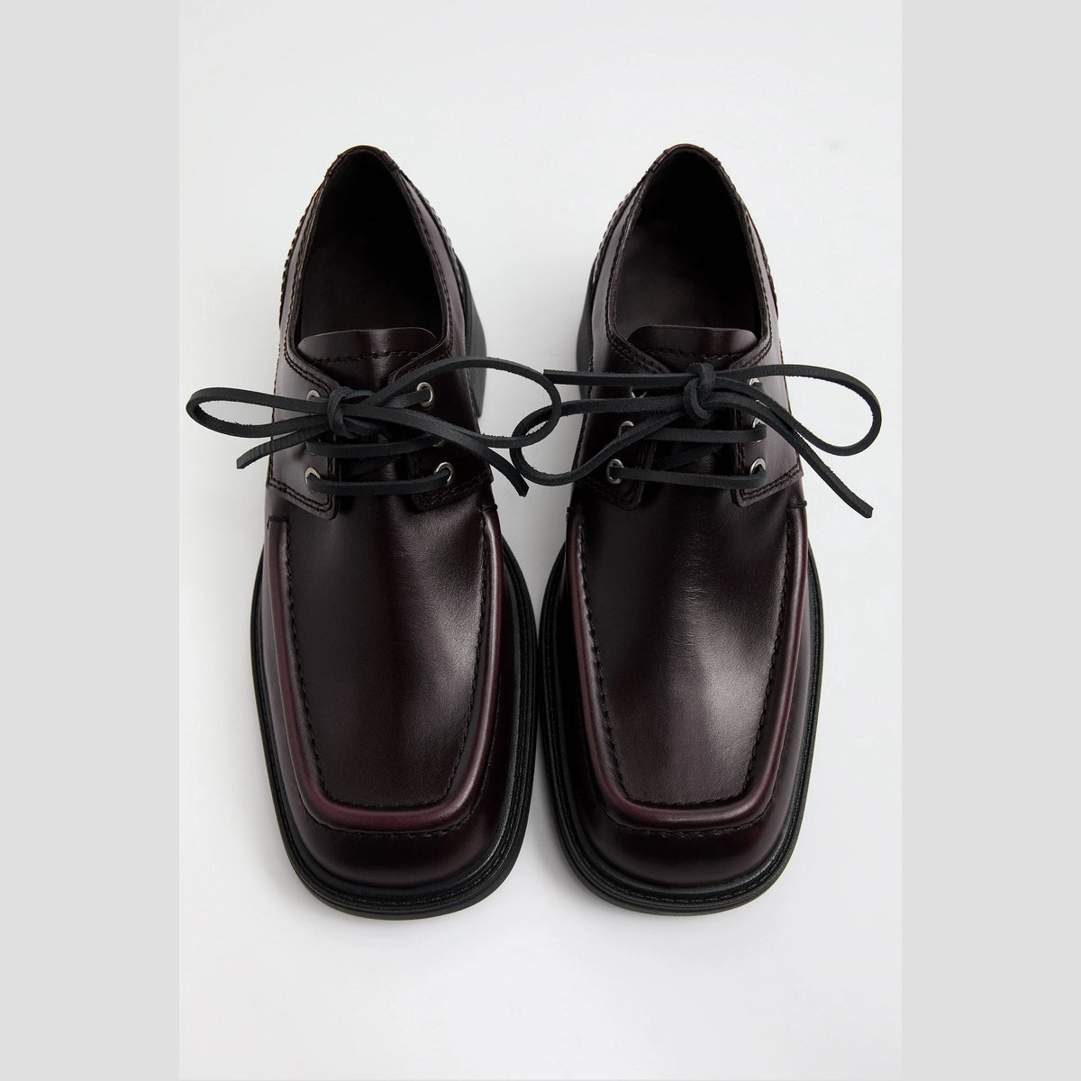 Karolien Brogues Burgundy MIISTA 