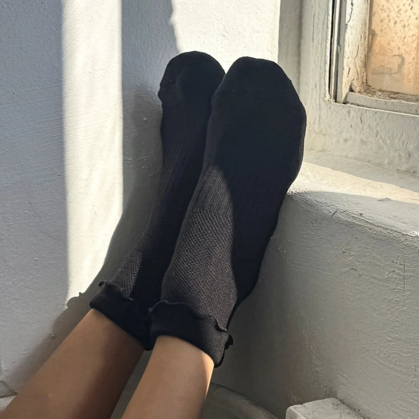 Ruffled Hugger Crew Socks Socks LE BON SHOPPE Black 