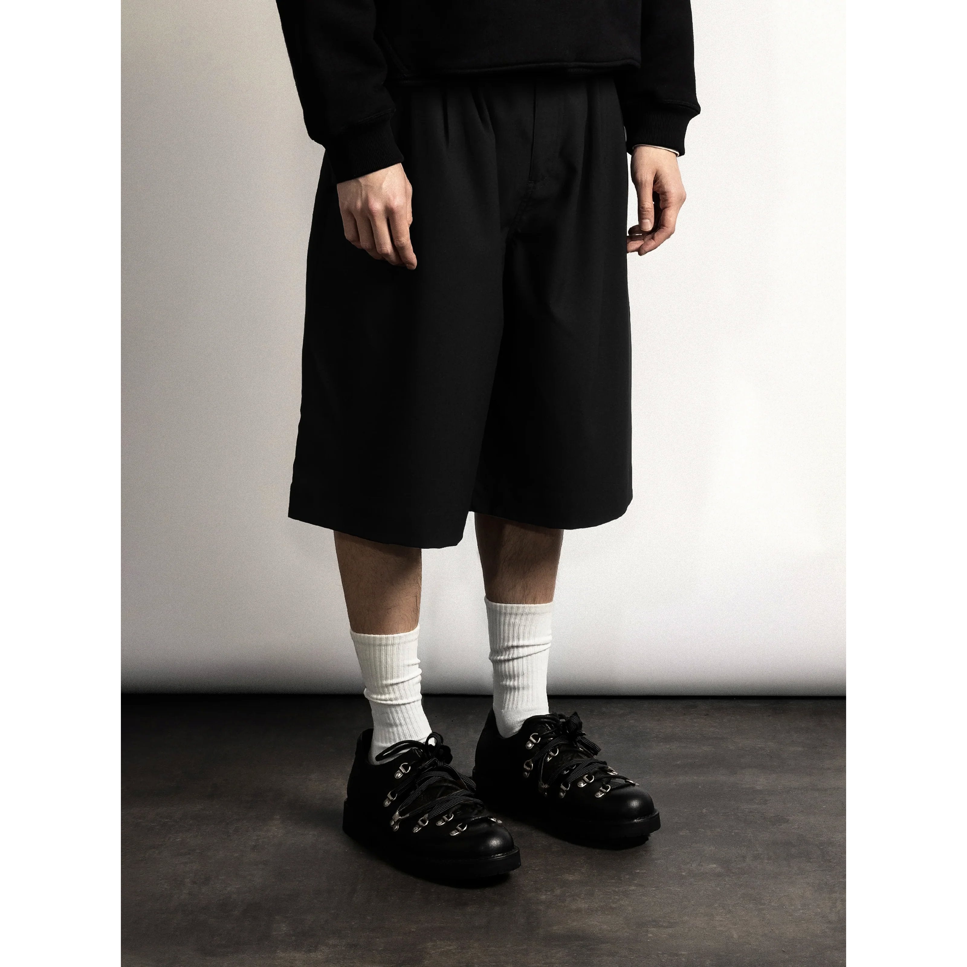 Triple Pleat Shorts Apparel SCRT® Black 24 